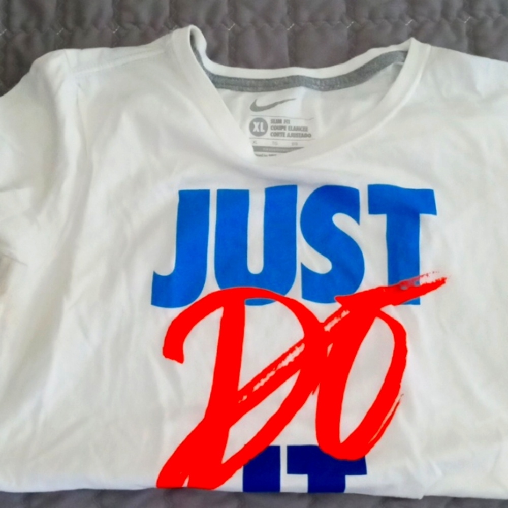 Women's Nike youth T shirt